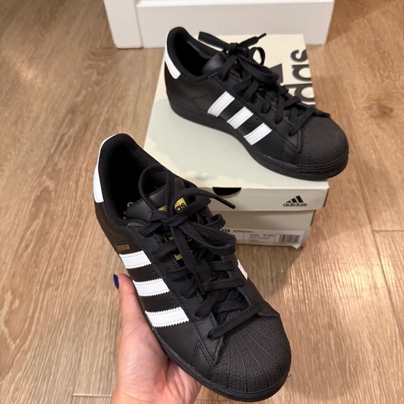 Adidas Superstar J Black White Shoes Women Size 5.5/6 Kids Size 4 New - Picture 5 of 13